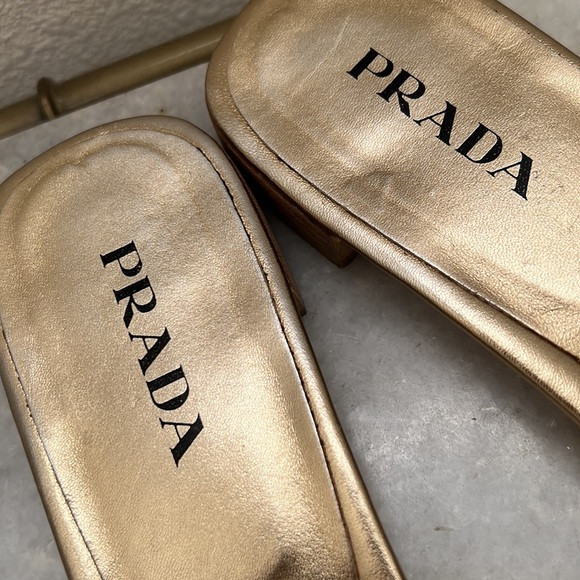 Prada gold flat slides with wood round buckle and silver Prada logo - Picture 4 of 9
